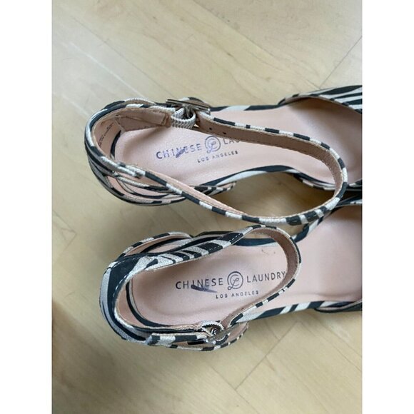 CHINESE Laundry New "Robby" Ankle Strap Animal Print Sandal Flared Heel - Picture 5 of 10